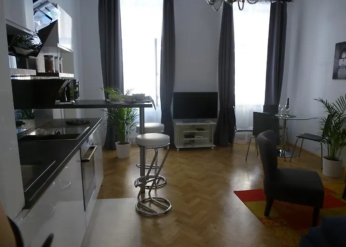 Charming Viennese Апартаменты Вена